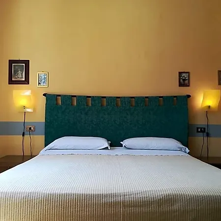 فندق مبيت وإفطار Florida House 3*