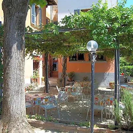 فندق مبيت وإفطار Florida House 3*