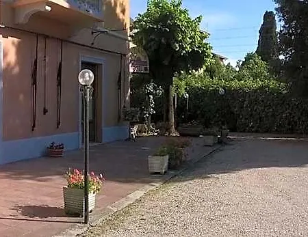 Florida House فندق مبيت وإفطار 3*
